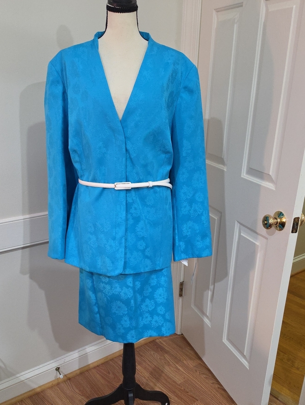 Vintage 2-Piece Skirt Suit Set –  Vibrant Blue Floral Jacquard Weave - Size 24W